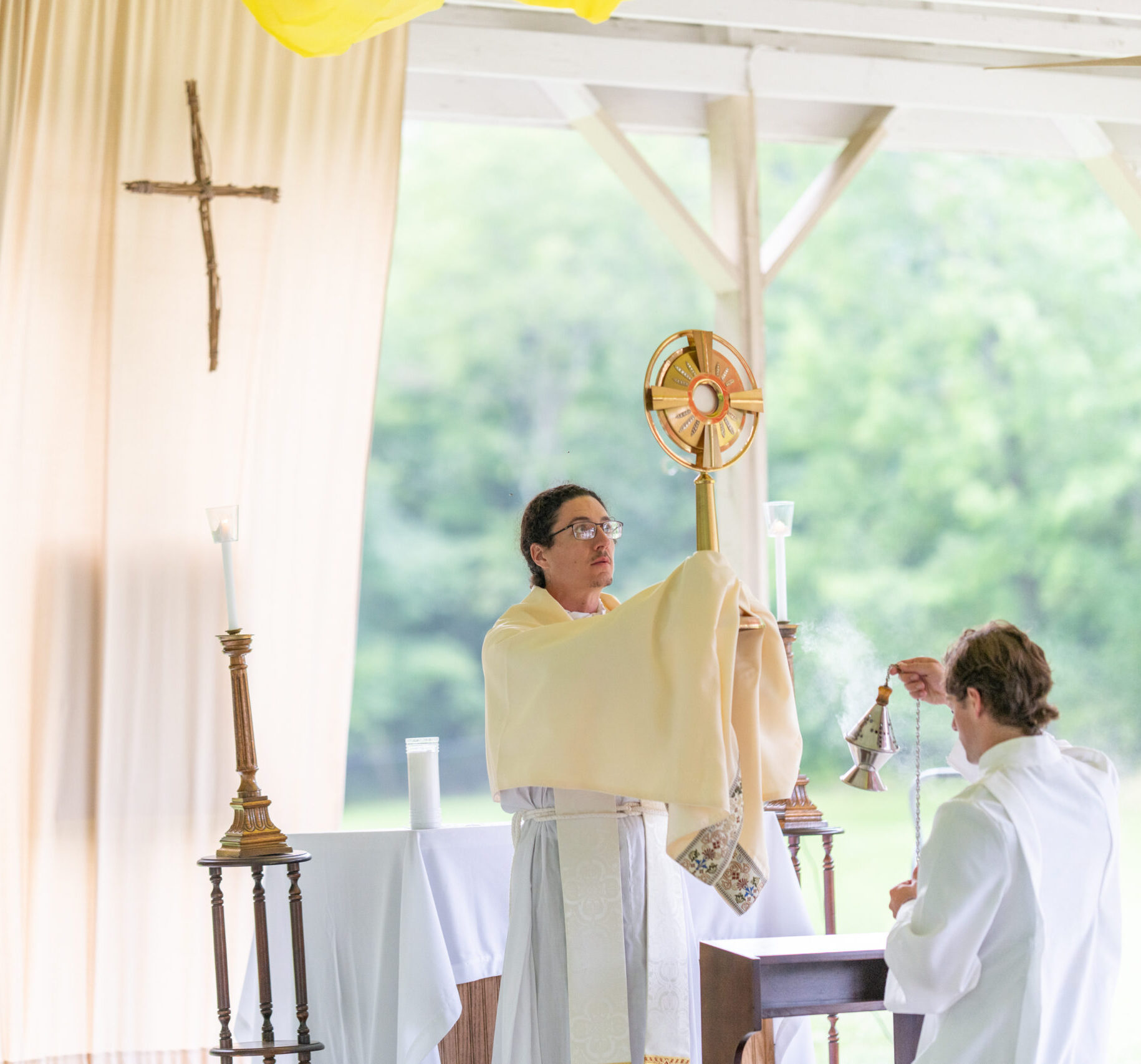 Find Eucharistic Adoration The Catholic Diocese of Youngstown